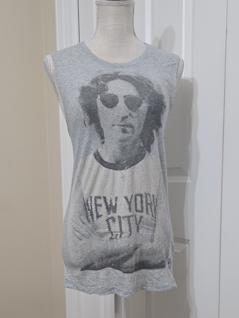 FOREVER 21 Wonen's Gray Sleeveless Graphic Tee John Lennon New York City Sz S